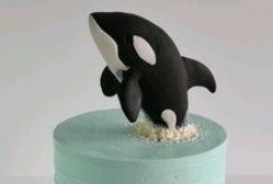Special Promo Set Killer Whale, 12 cupcakes and 20 macarons